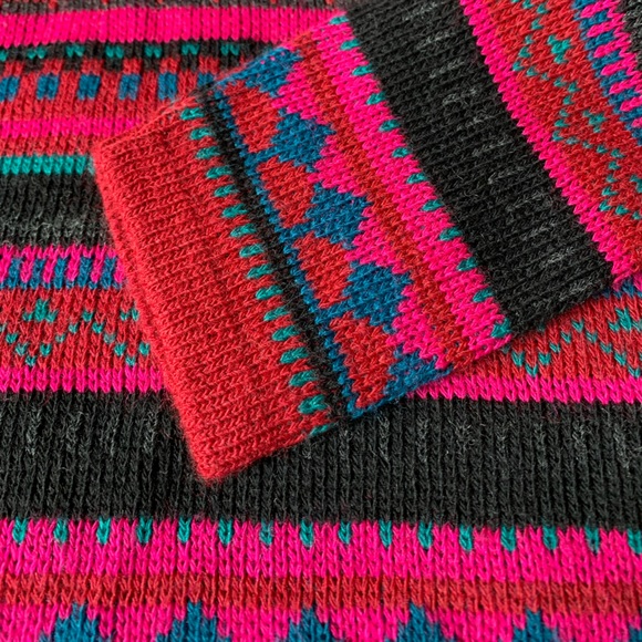 {COLOURFUL VINTAGE SWEATER} brand: The Bay, size: US M-L, colour: multicolour - Picture 4 of 5